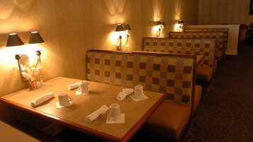 Breakfast and dinner served