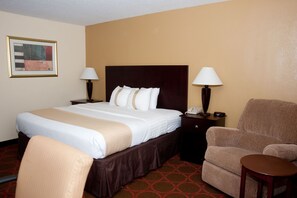 In-room safe, desk, iron/ironing board, cots/infant beds - Clarion Hotel (Fayetteville)