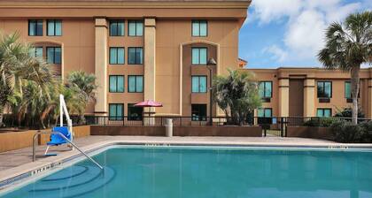 Ramada by Wyndham Jacksonville I-95 by Butler Blvd