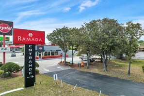 View from property - Ramada by Wyndham Jacksonville I-95 by Butler Blvd (Jacksonville)