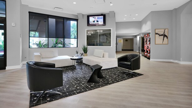Lobby sitting area - Ramada by Wyndham Jacksonville I-95 by Butler Blvd (Jacksonville)