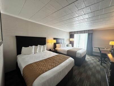 Finger Lakes Inn & Suites