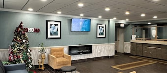 Finger Lakes Inn & Suites