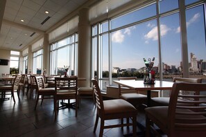 Dîner et souper servis sur place, cuisine méridionale