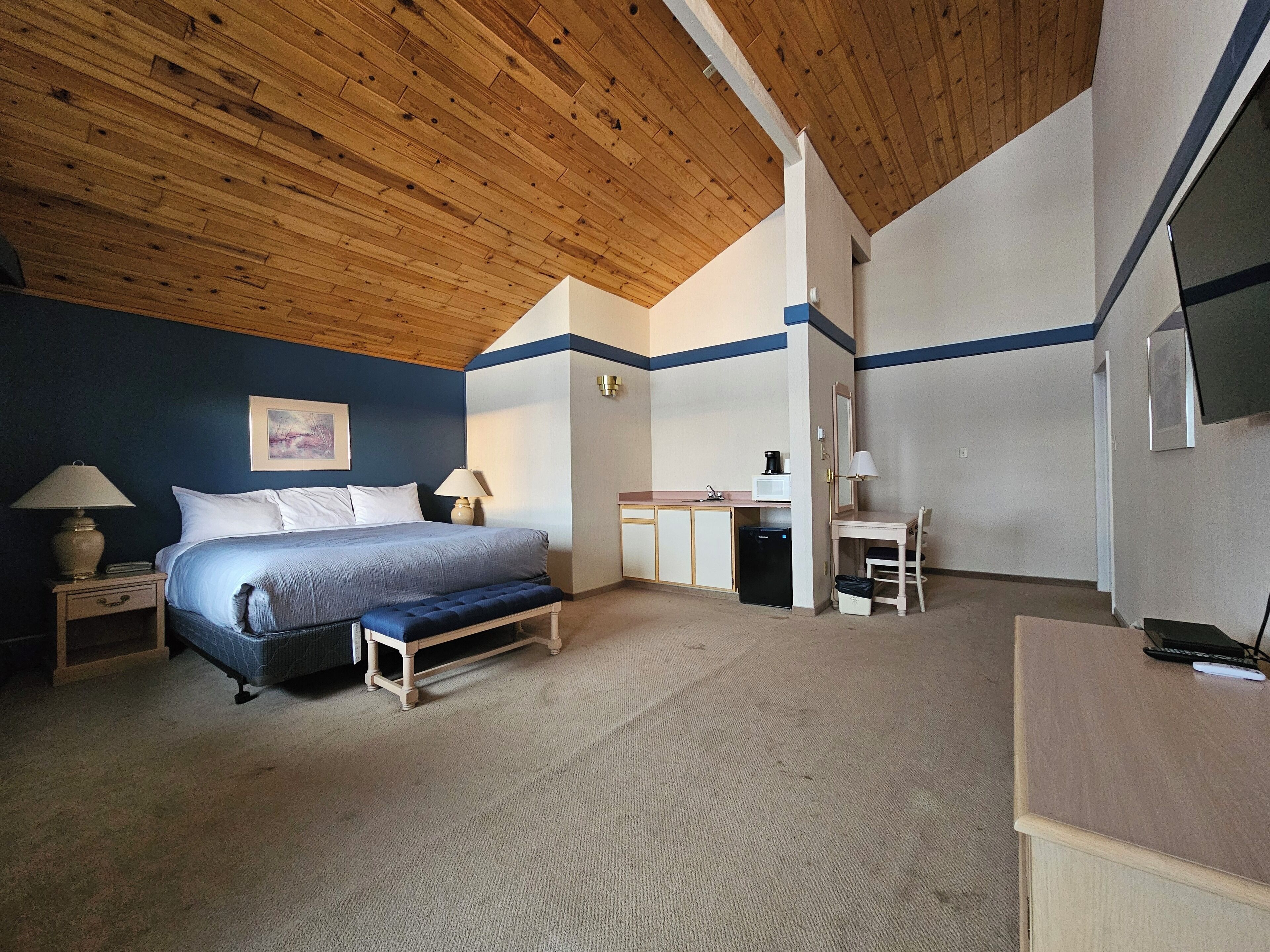 Executive King Room | Iron/ironing board, free WiFi, bed sheets