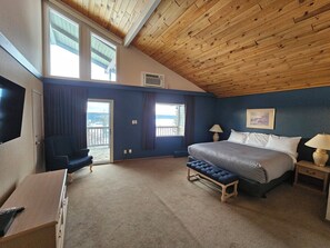 Executive-huone, 1 suuri parisänky | Silitysrauta/-lauta, ilmainen Wi-Fi, vuodevaatteet