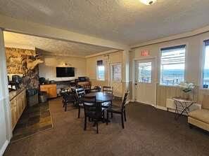Dining room - 108 Golf Resort (108 Mile Ranch)