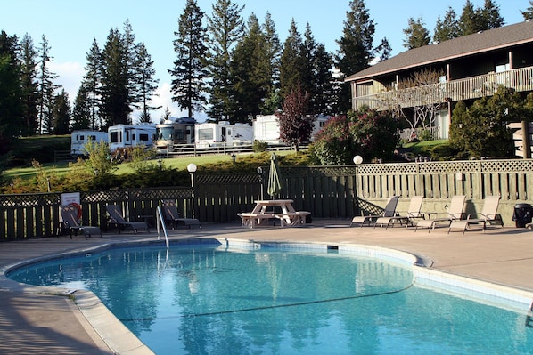 Seasonal outdoor pool, open 8:00 AM to 8:00 PM, sun loungers