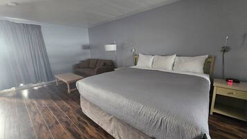 Deluxe-Zimmer, 1 King-Bett und Schlafsofa | Bügeleisen/Bügelbrett, kostenloses WLAN, Bettwäsche