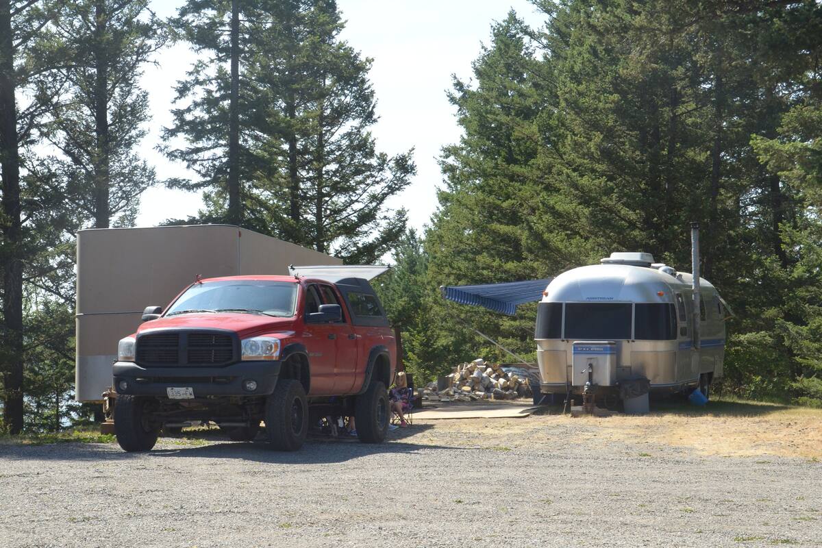Dry Campsite | Living area