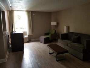 Junior-Suite, 1 King-Bett, Nichtraucher | Allergikerbettwaren, Schreibtisch, laptopgeeigneter Arbeitsplatz