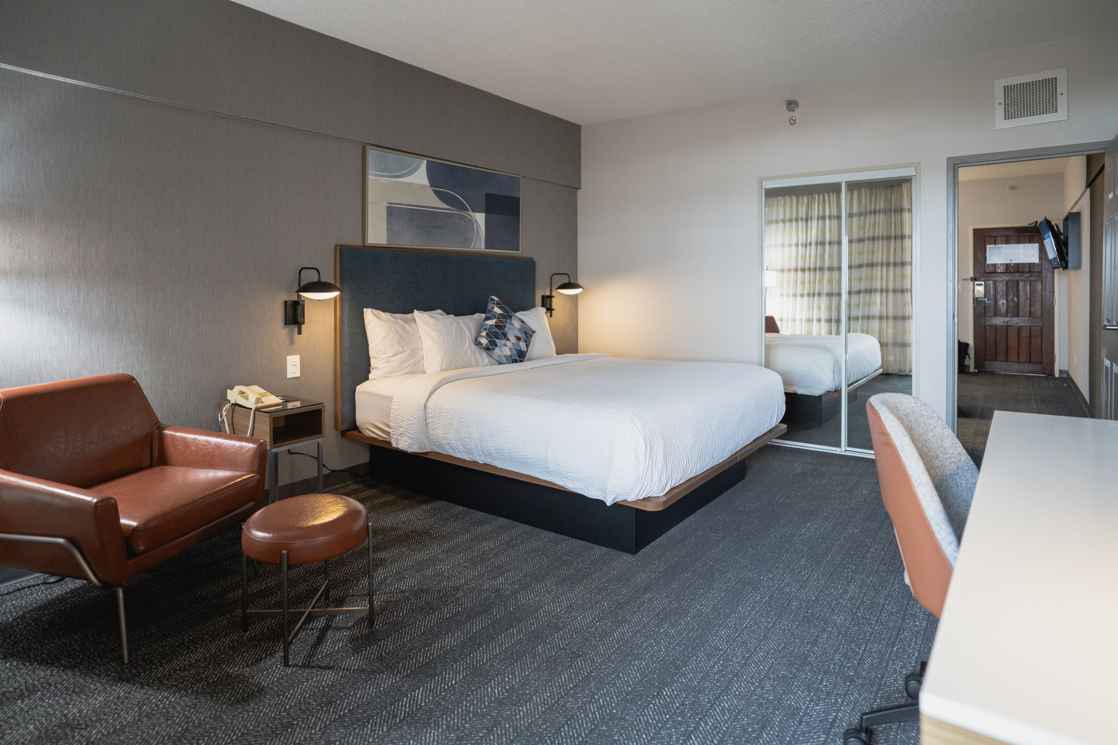 Artículos de tocador gratuitos, secador de pelo, toallas