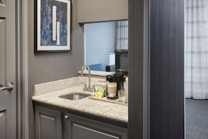 Suite, 1 Bedroom | Hypo-allergenic bedding, down duvets, desk, blackout curtains