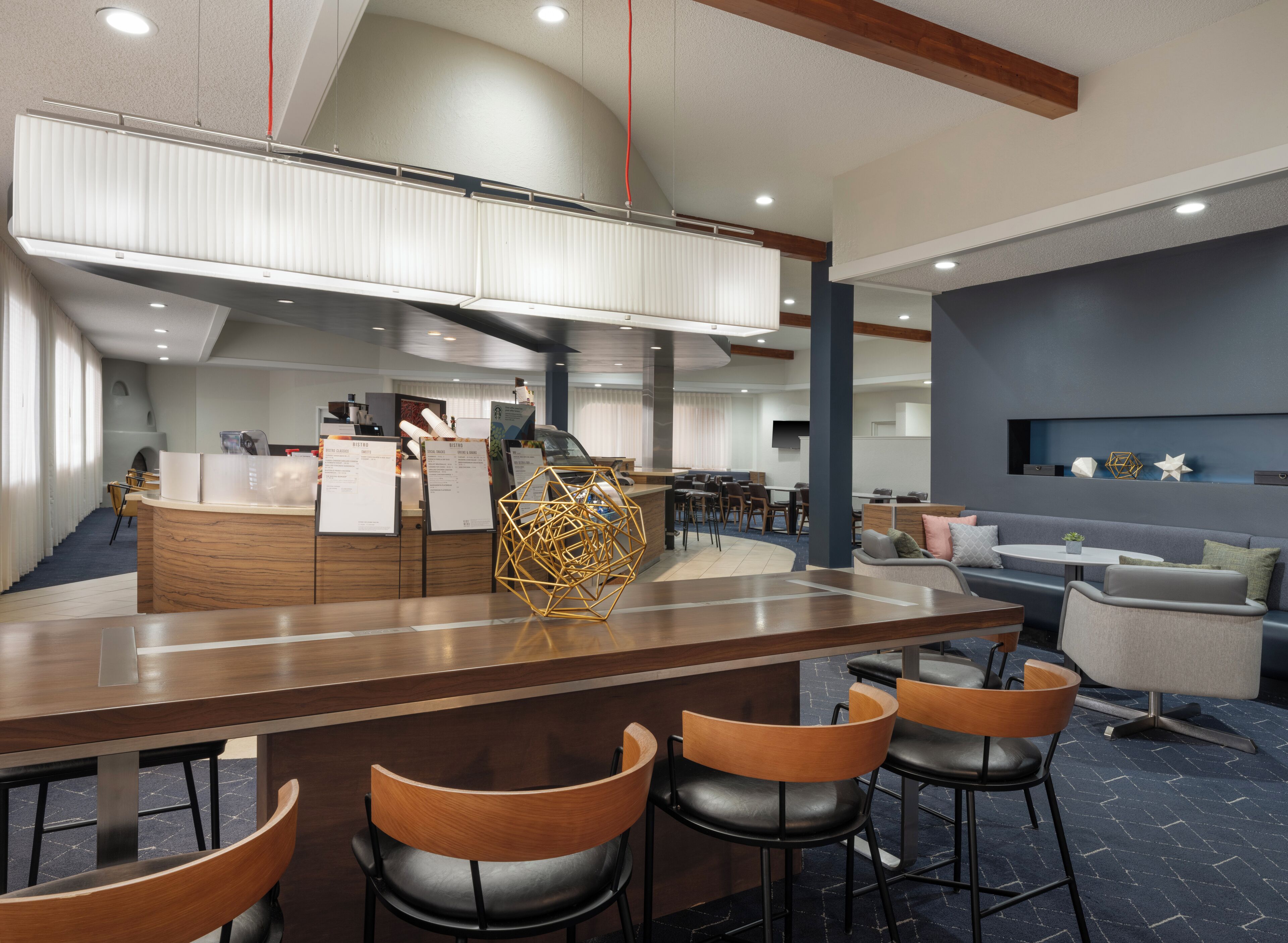 供应早餐和晚餐