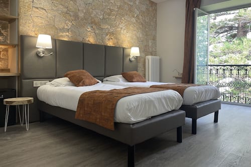Superior Twin Room | In-room safe, desk, blackout drapes, soundproofing