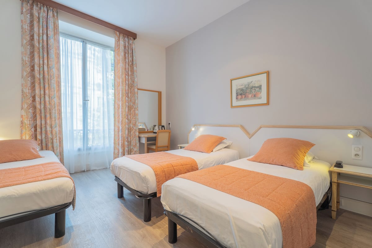 Triple Room | In-room safe, desk, blackout curtains, soundproofing
