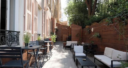 Hotel Busby