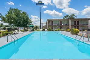 Outdoor pool - Days Inn by Wyndham Hurricane Mills (Hurricane Mills)