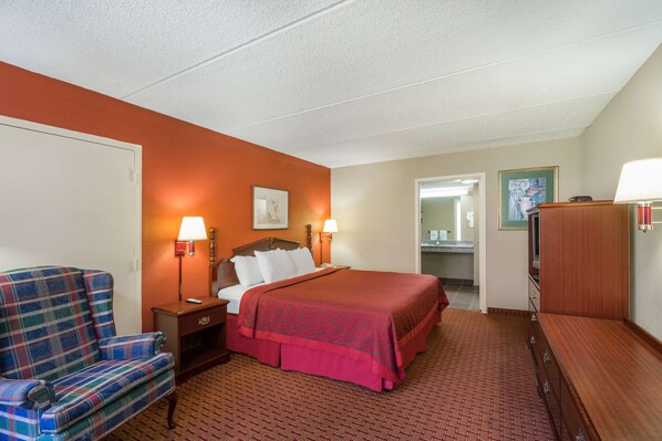 Desk, free WiFi, bed sheets - Days Inn by Wyndham Hurricane Mills (Hurricane Mills)