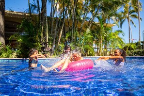 4 outdoor pools, pool umbrellas, sun loungers