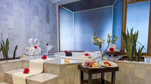 Couples treatment rooms, steam room, body treatments, aromatherapy