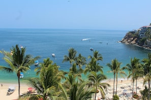 Deluxe Suite (Premium Level) | Balcony view