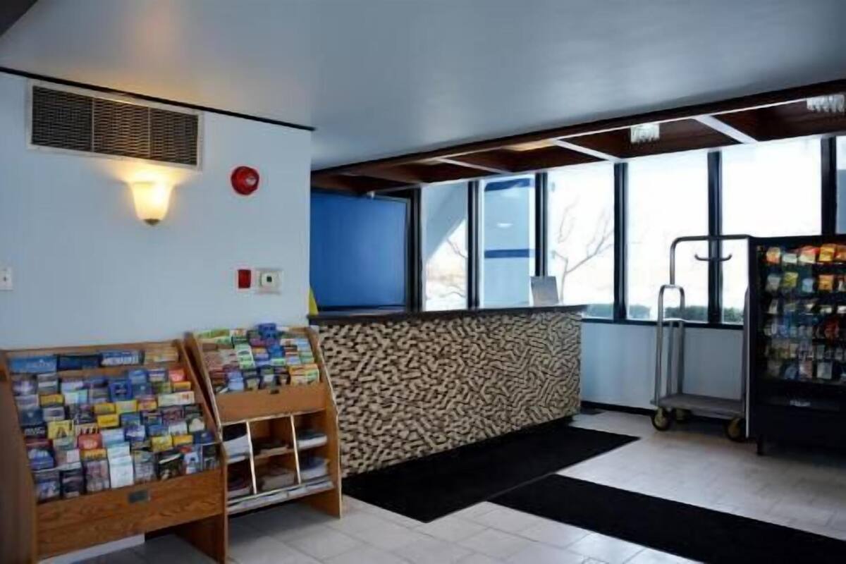 A reception area with a counter, a vending machine, and a magazine rack.