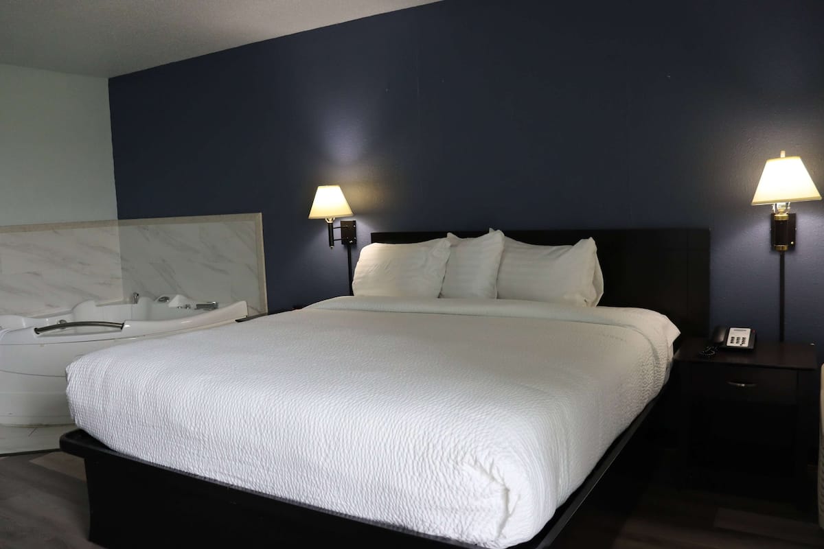 Deluxe-Studiosuite, 1 King-Bett, Nichtraucher | Verdunkelungsvorhänge, Bügeleisen/Bügelbrett, kostenloses WLAN