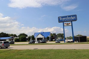 Exterior - Travelodge by Wyndham Milwaukee (Milwaukee)