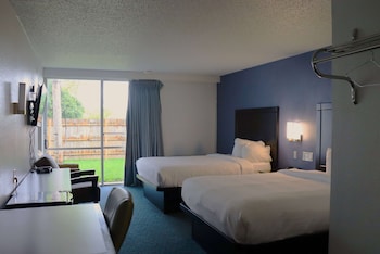 Travelodge by Wyndham Milwaukee