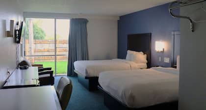 Travelodge by Wyndham Milwaukee