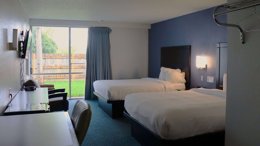 Travelodge by Wyndham Milwaukee