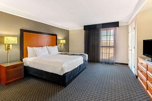 Premium bedding, desk, blackout curtains, iron/ironing board - La Quinta Inn by Wyndham Santa Fe (Santa Fe)