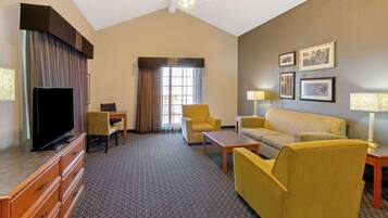 Suite, 1 King-Bett | Hochwertige Bettwaren, Schreibtisch, VerdunkelungsvorhÀnge