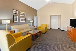 Suite, 1 King Bed | Premium bedding, desk, blackout curtains, iron/ironing board
