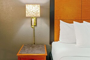 Suite, 1 King Bed | Premium bedding, desk, blackout drapes, iron/ironing board