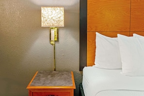 Suite, 1 King Bed | Premium bedding, desk, blackout drapes, iron/ironing board