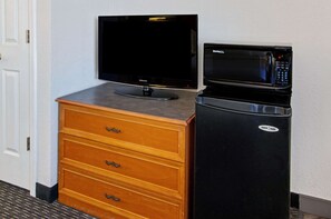 Room, 1 King Bed, Accessible (Mobility Accessible) | Premium bedding, desk, blackout drapes, iron/ironing board