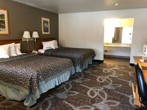 Room | Desk, blackout drapes, iron/ironing board, free WiFi - Royal Inn Provo (Provo)