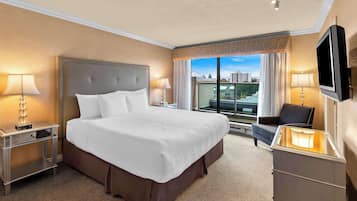 Suite, Multiple Beds, Kitchen, Harbor View | Hypo-allergenic bedding available, pillowtop beds, in-room safe, desk