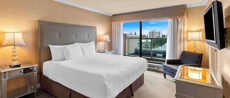 Suite, Multiple Beds, Kitchen, Harbor View | Hypo-allergenic bedding available, pillowtop beds, in-room safe, desk