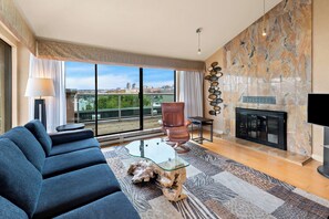 Suite, 1 King Bed, Kitchen, Harbour View (Penthouse;with Sofabed)