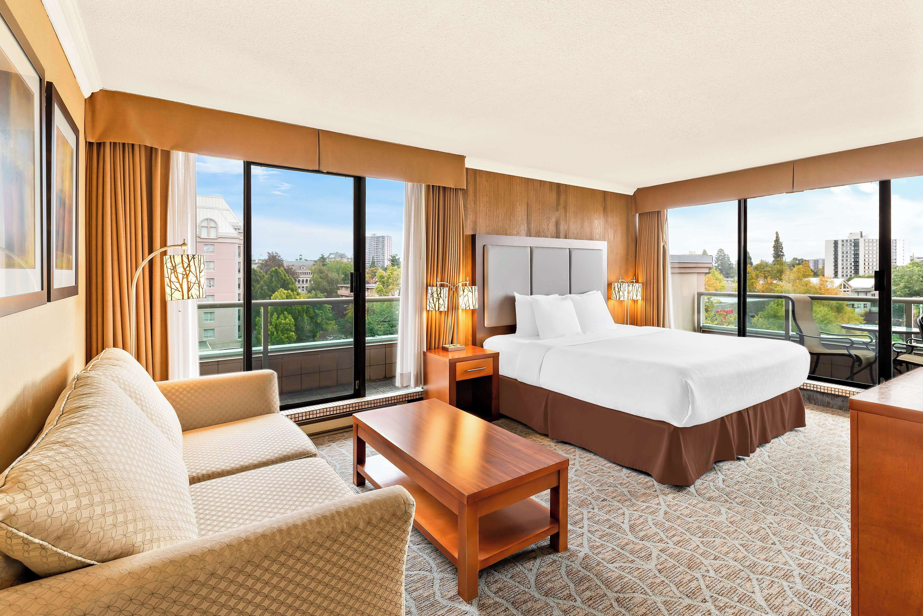 标准房, 1 张特大床, 无烟房, 阳台 (with Sofabed) | 防过敏的被褥、加厚床垫、客房内保险箱、办公桌