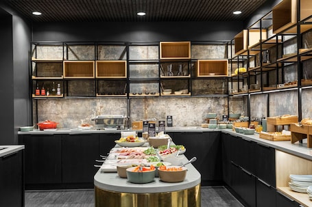 Buffet breakfast on weekdays (DKK 175 per person)