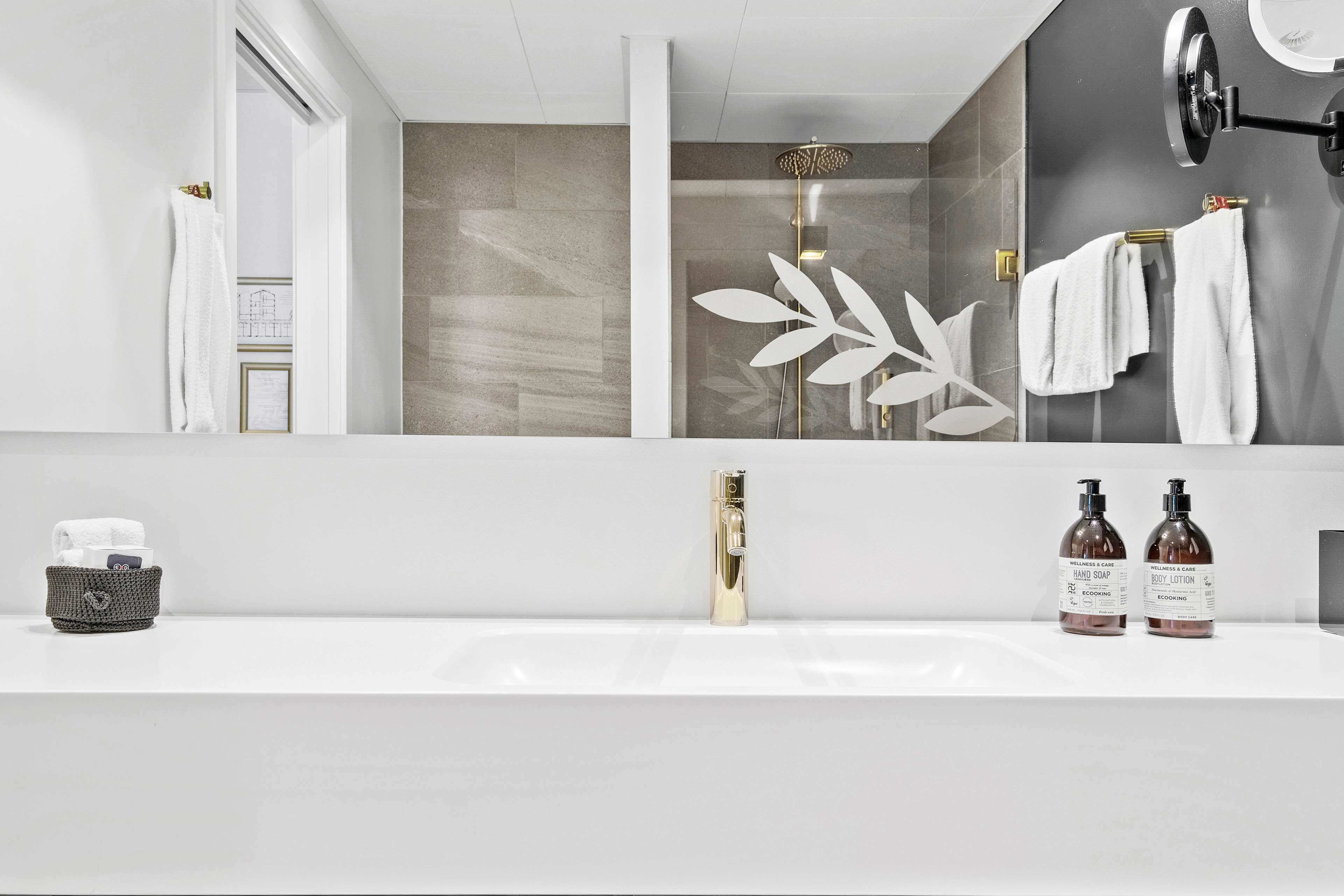 executive room, 2 single beds, non smoking | bathroom | free toiletries, hair dryer, heated floors, towels