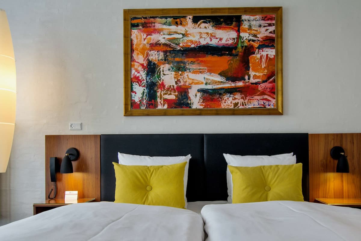 Junior Suite, 1 King Bed, Non Smoking, Bathtub (with Sofabed) | 1 bedroom, in-room safe, desk, blackout drapes