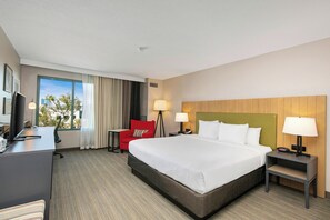 Premium bedding, in-room safe, desk, laptop workspace - Country Inn & Suites by Radisson, San Diego North, CA (San Diego)