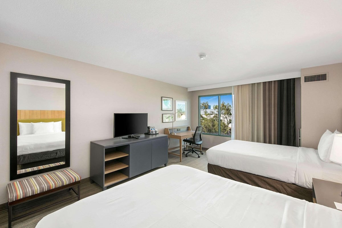 Room, 2 Queen Beds, Non Smoking | 1 bedroom, premium bedding, in-room safe, desk
