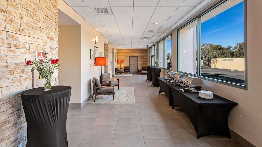 Country Inn & Suites by Radisson, San Diego North, CA