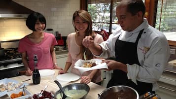 2 restaurants, breakfast, lunch served; local and international cuisine